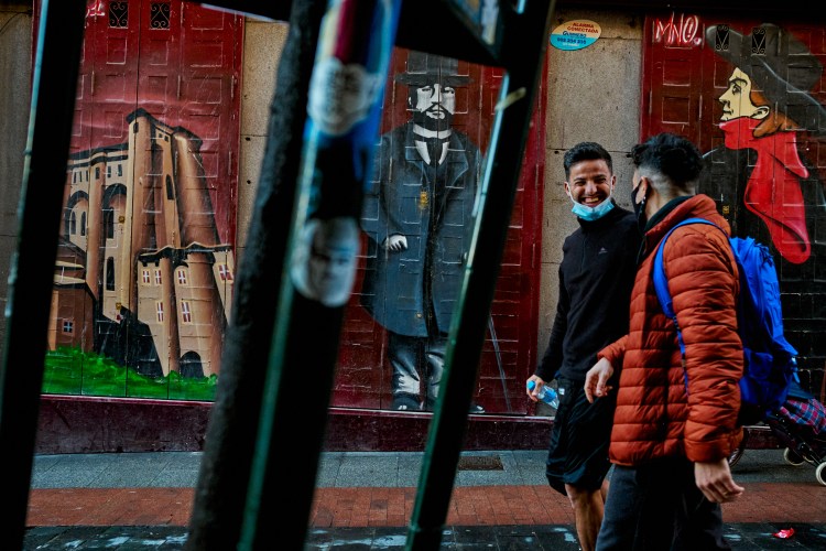 Taller de fotografía de calle en Madrid http://robertomasfoto.com 