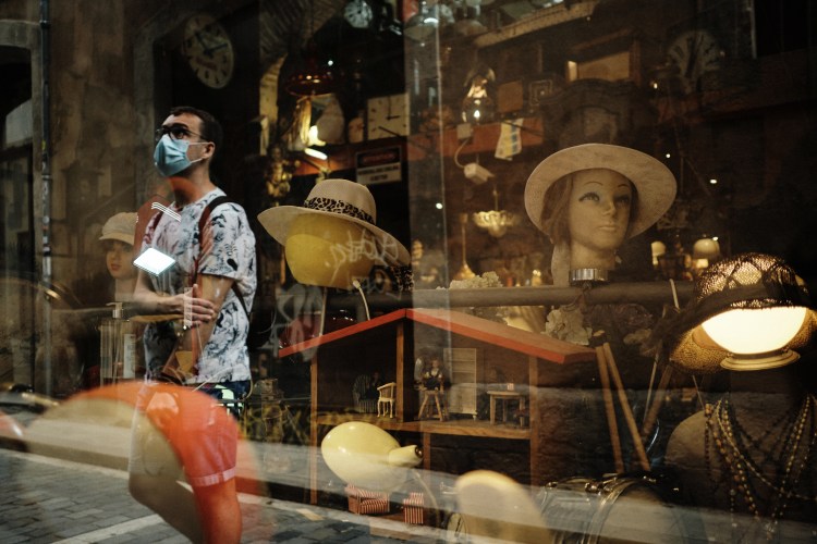 Taller de fotografía de calle en Barcelona, con Rober Tomas,

http://robertomasfoto.com 