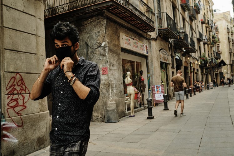 Taller de fotografía de calle en Barcelona, con Rober Tomas,

http://robertomasfoto.com 