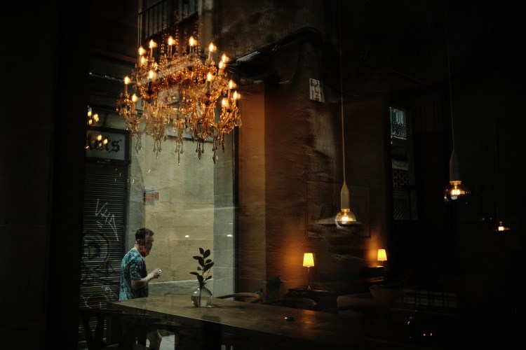 Taller de fotografía de calle en Barcelona, con Rober Tomas,

http://robertomasfoto.com 