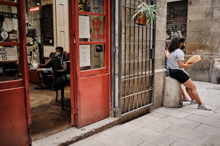 Taller de fotografía de calle en Barcelona, con Rober Tomas,

http://robertomasfoto.com 