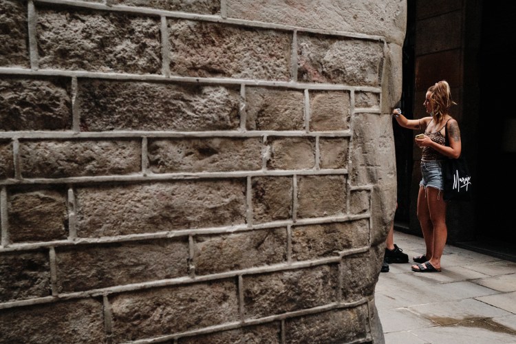 Taller de fotografía de calle en Barcelona, con Rober Tomas,

http://robertomasfoto.com 