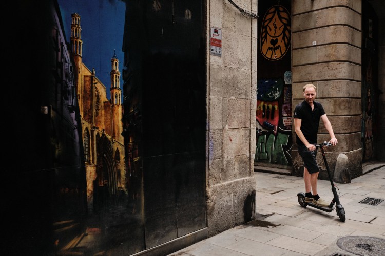 Taller de fotografía de calle en Barcelona, con Rober Tomas,

http://robertomasfoto.com 