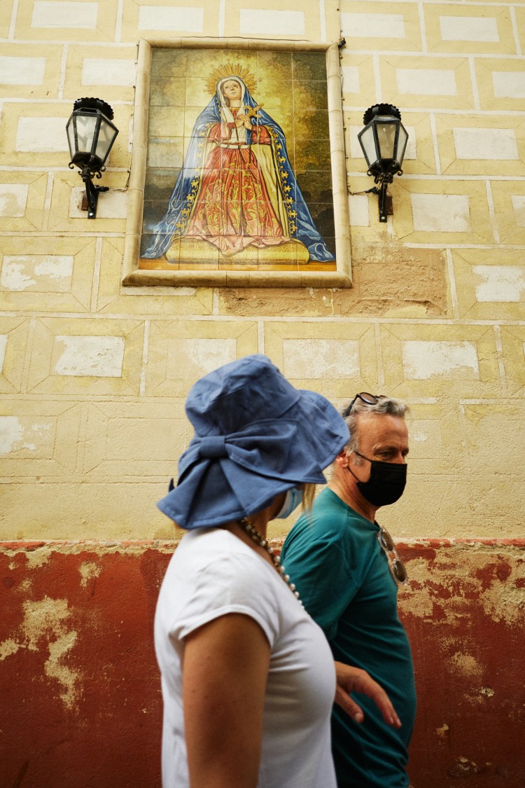 Taller de fotografía de calle en Sevilla, con Rober Tomas,

http://robertomasfoto.com 