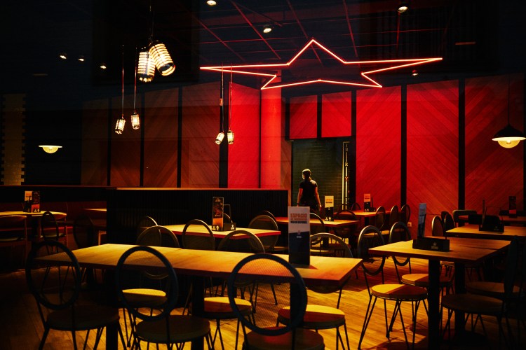 Taller de fotografía de calle en Sevilla, con Rober Tomas,

http://robertomasfoto.com 