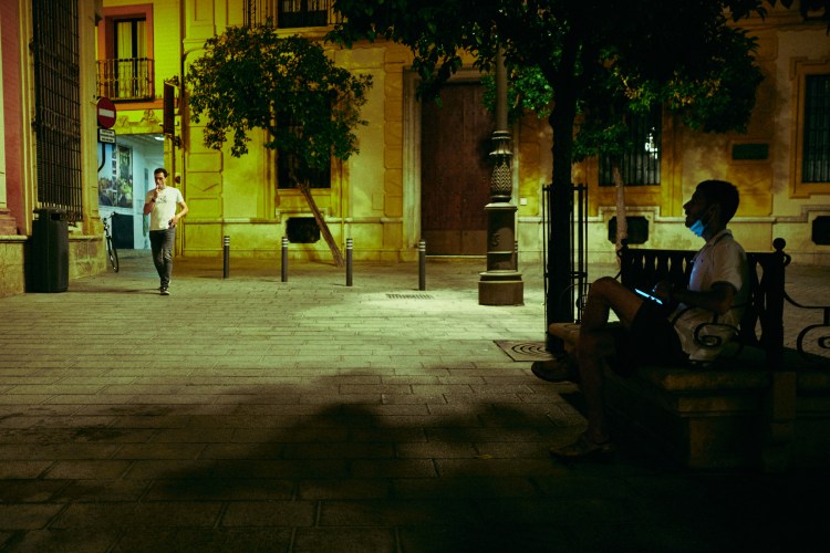 Taller de fotografía de calle en Sevilla, con Rober Tomas,

http://robertomasfoto.com 