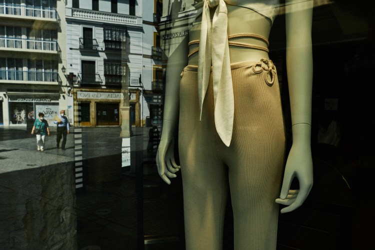 Taller de fotografía de calle en Sevilla, con Rober Tomas,

http://robertomasfoto.com 