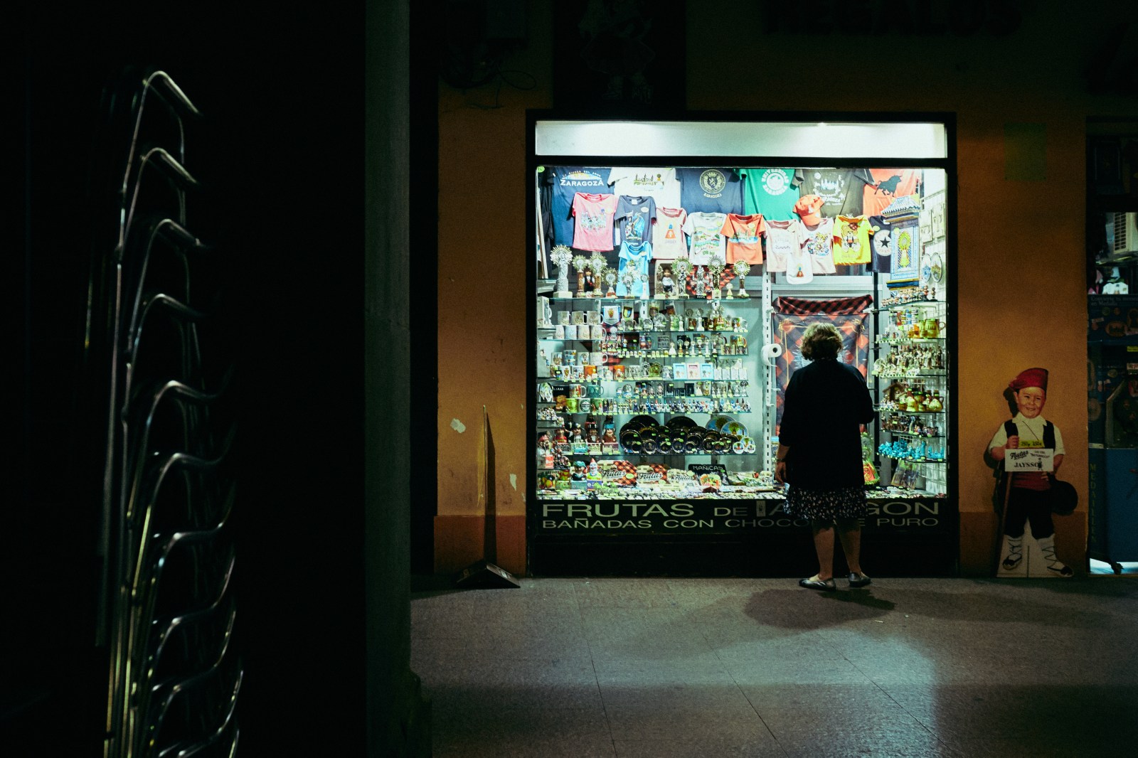 Fotografía de Calle nocturna en Zaragoza con Rober Tomas http://robertomasfoto.com 