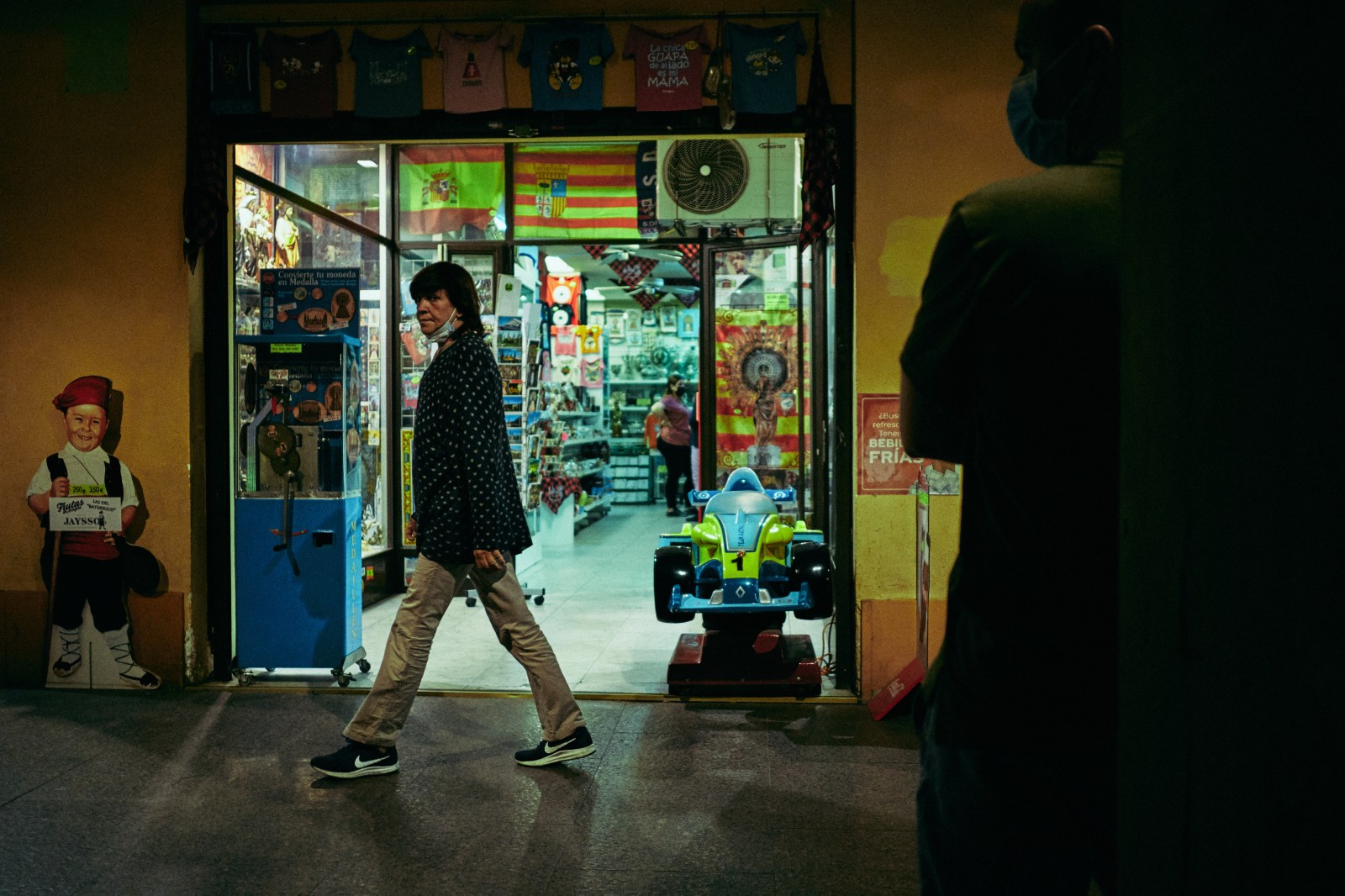 Fotografía de Calle nocturna en Zaragoza con Rober Tomas http://robertomasfoto.com 