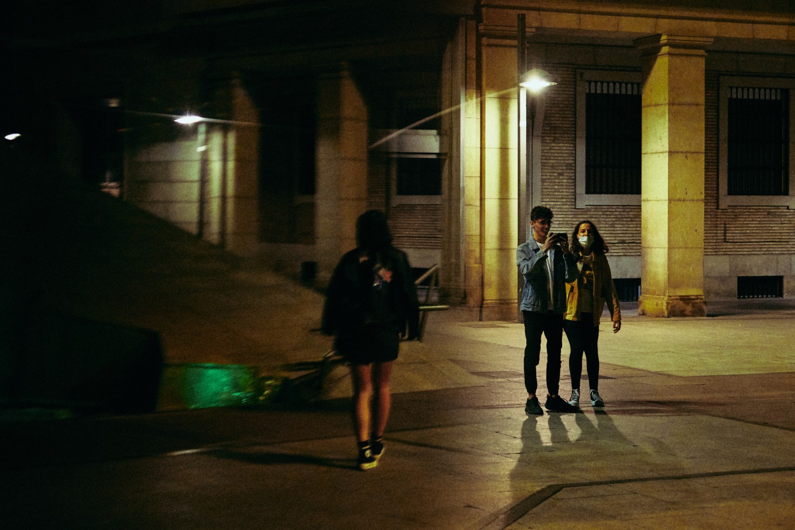 Fotografía de Calle nocturna en Zaragoza con Rober Tomas http://robertomasfoto.com 