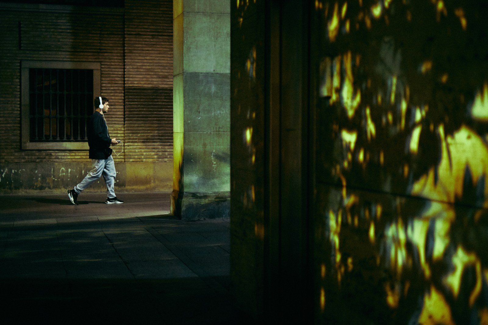 Fotografía de Calle nocturna en Zaragoza con Rober Tomas http://robertomasfoto.com 