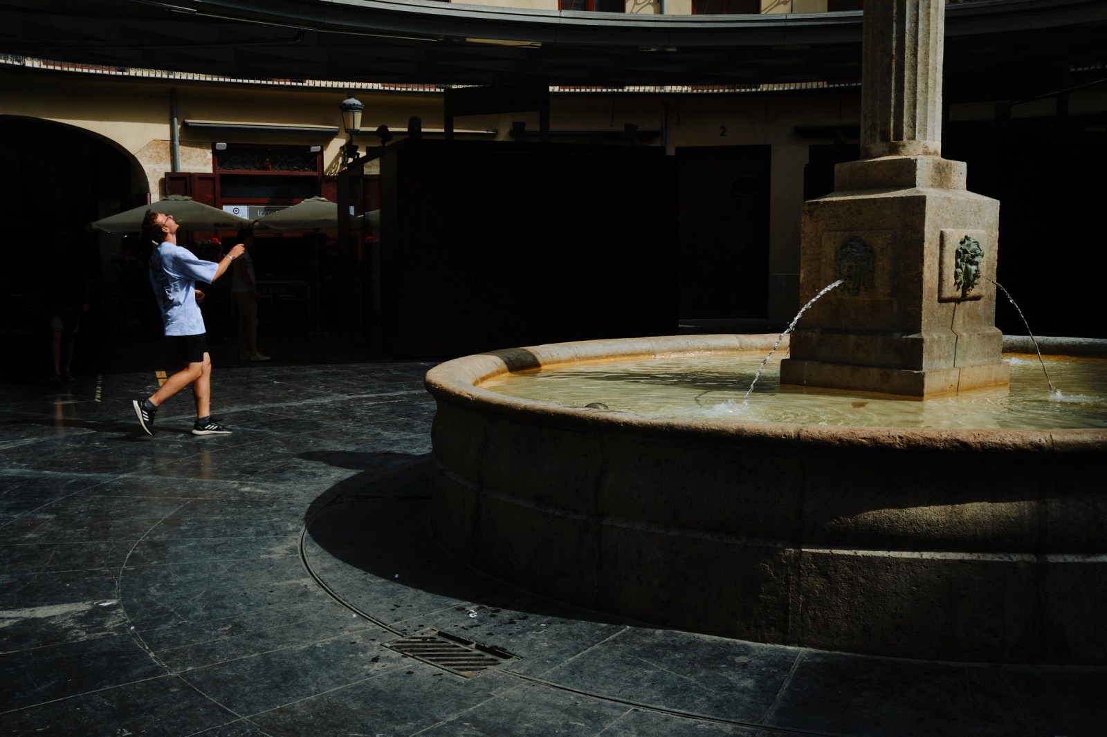 Talleres y Cursos de Fotografía de Calle en Valencia con Rober Tomás. http://robertomasfoto.com 