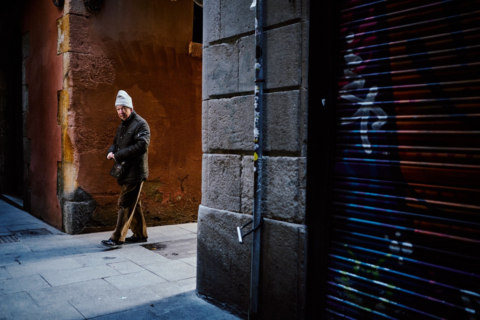 Talleres y cursos de fotografía de calle con Rober Tomas en Barcelona. http://robertomasfoto.com 