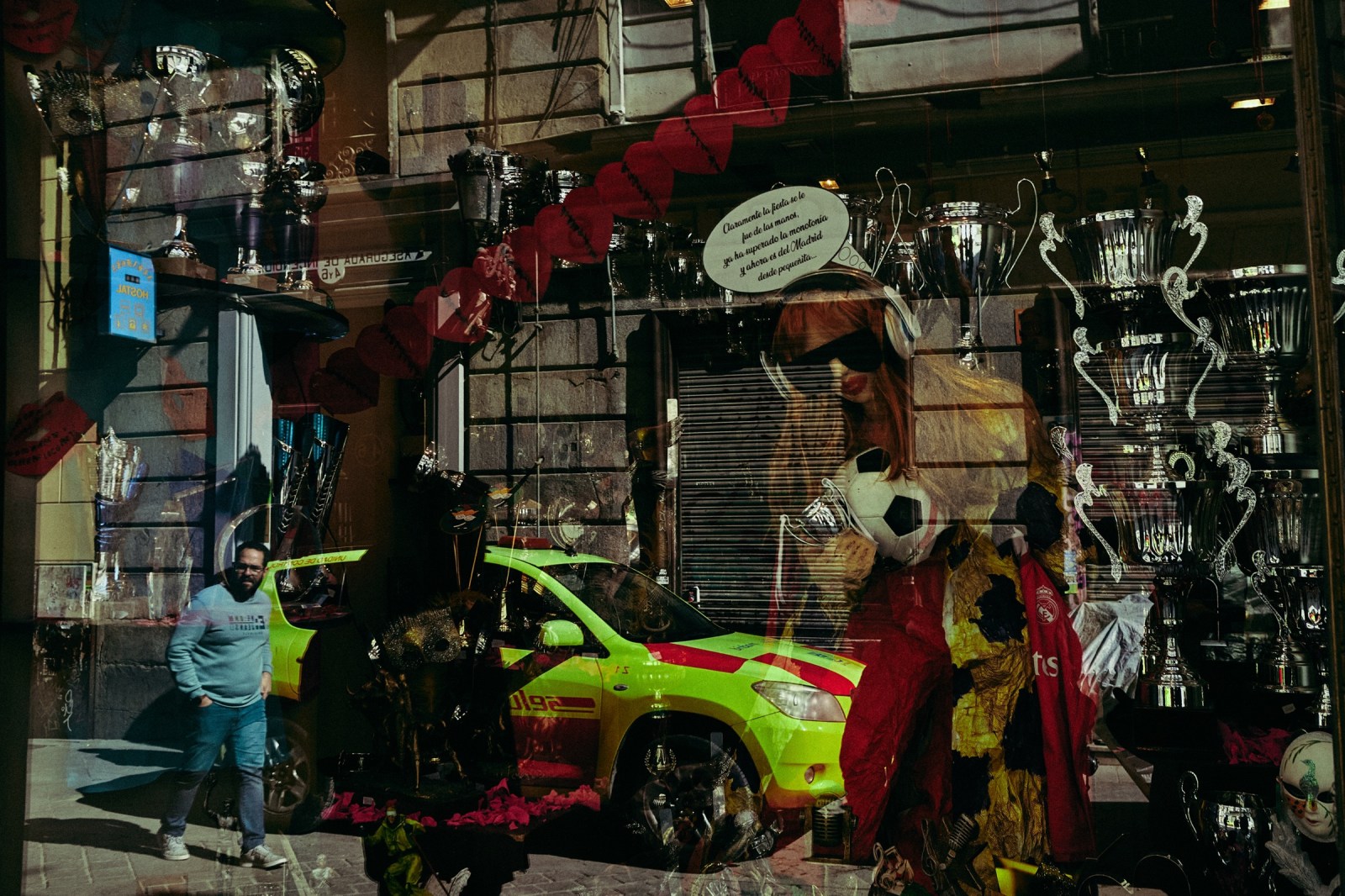 Talleres de Fotografía de Calle en Madrid con Rober Tomás en https://robertomasfoto.com/talleres-de-fotografia/ 