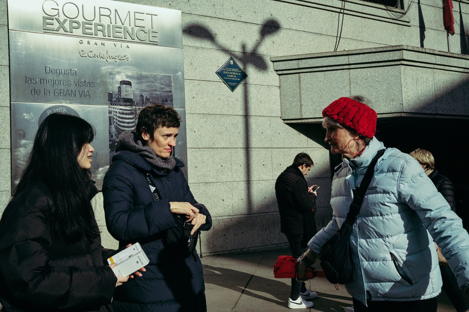 Talleres de Fotografía de Calle en Madrid con Rober Tomás en https://robertomasfoto.com/talleres-de-fotografia/ 
