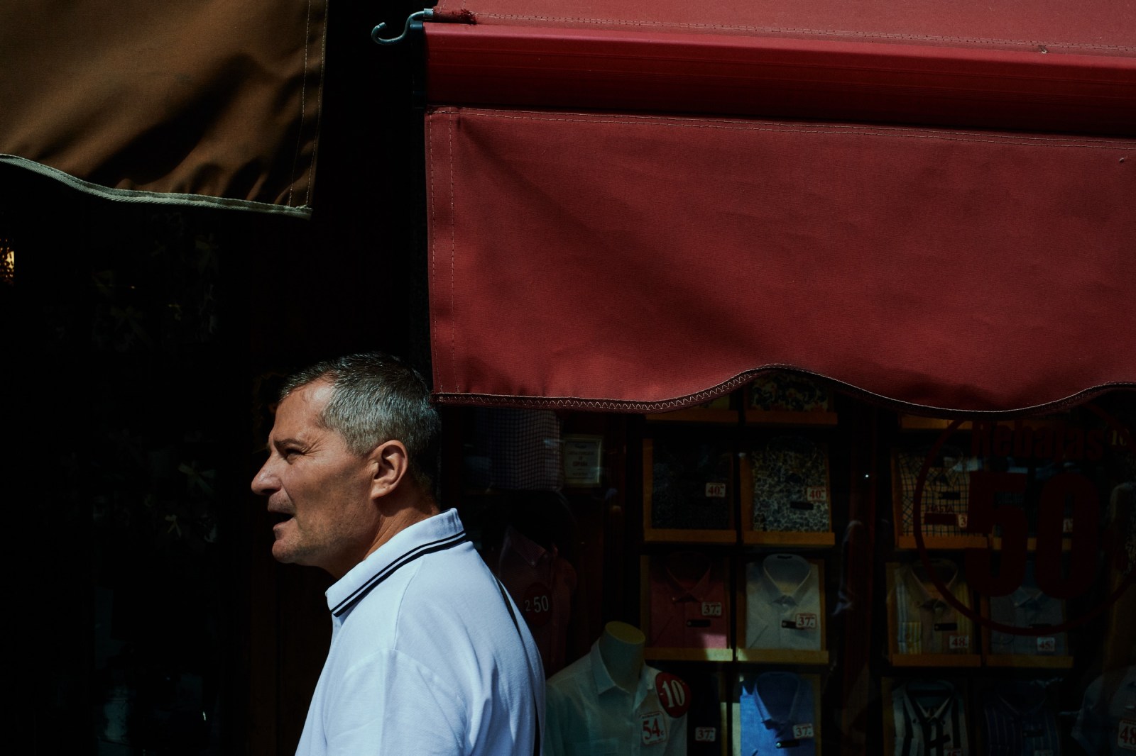 Talleres y cursos de fotografía de calle con Rober Tomas en Madrid http://robertomasfoto.com 