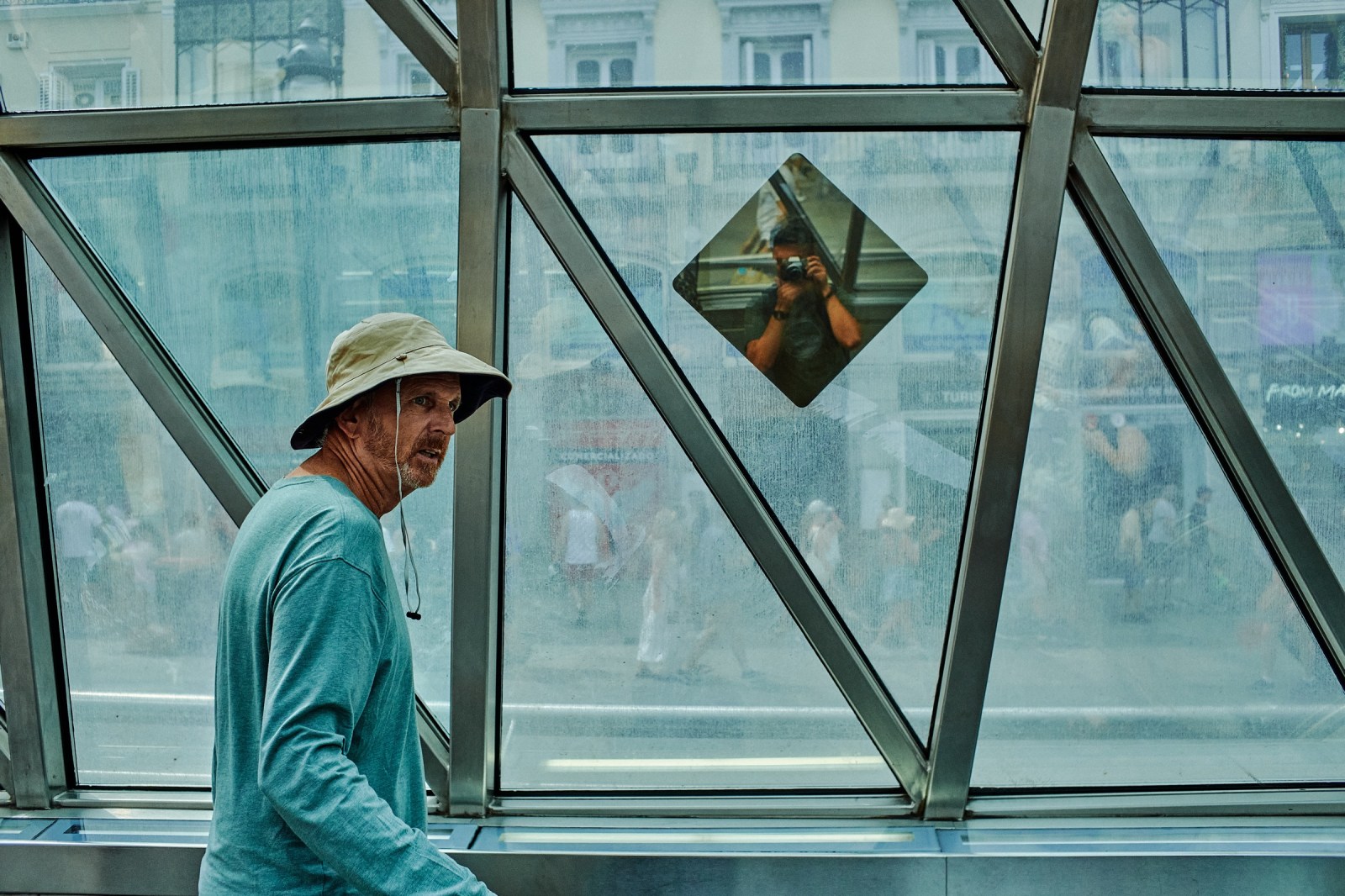 Talleres y cursos de fotografía de calle con Rober Tomas en Madrid http://robertomasfoto.com 