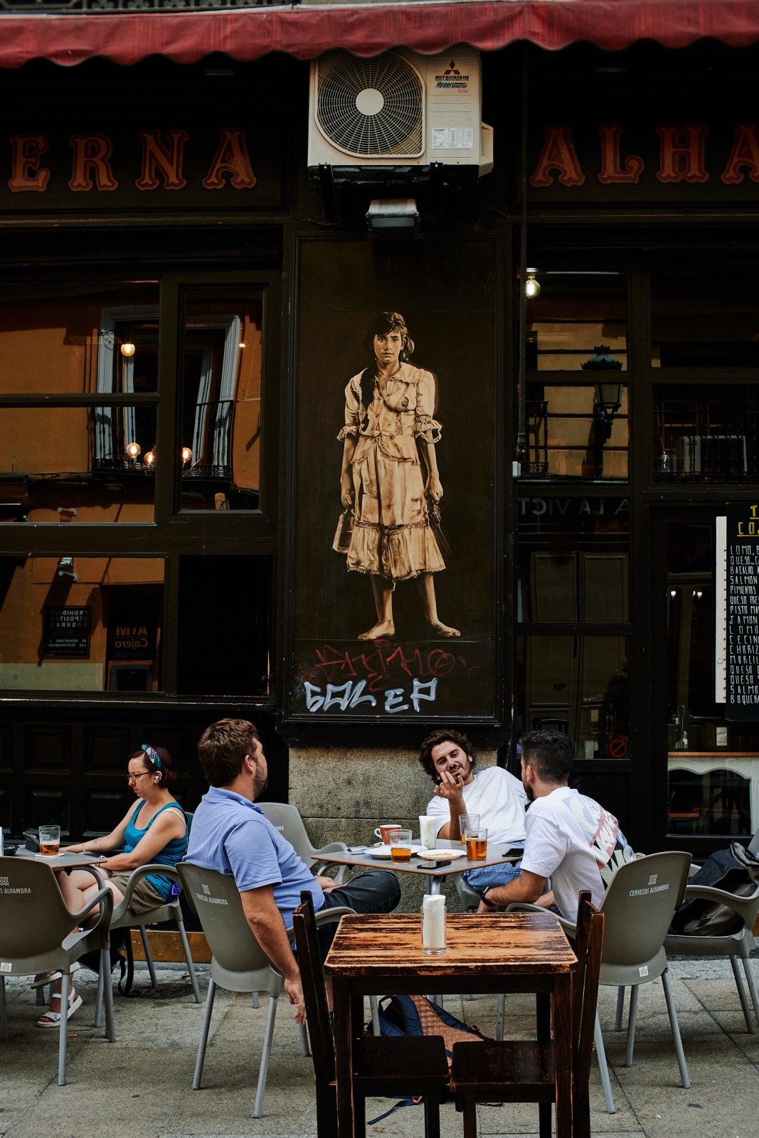 Talleres y cursos de fotografía de calle con Rober Tomas en Madrid http://robertomasfoto.com 