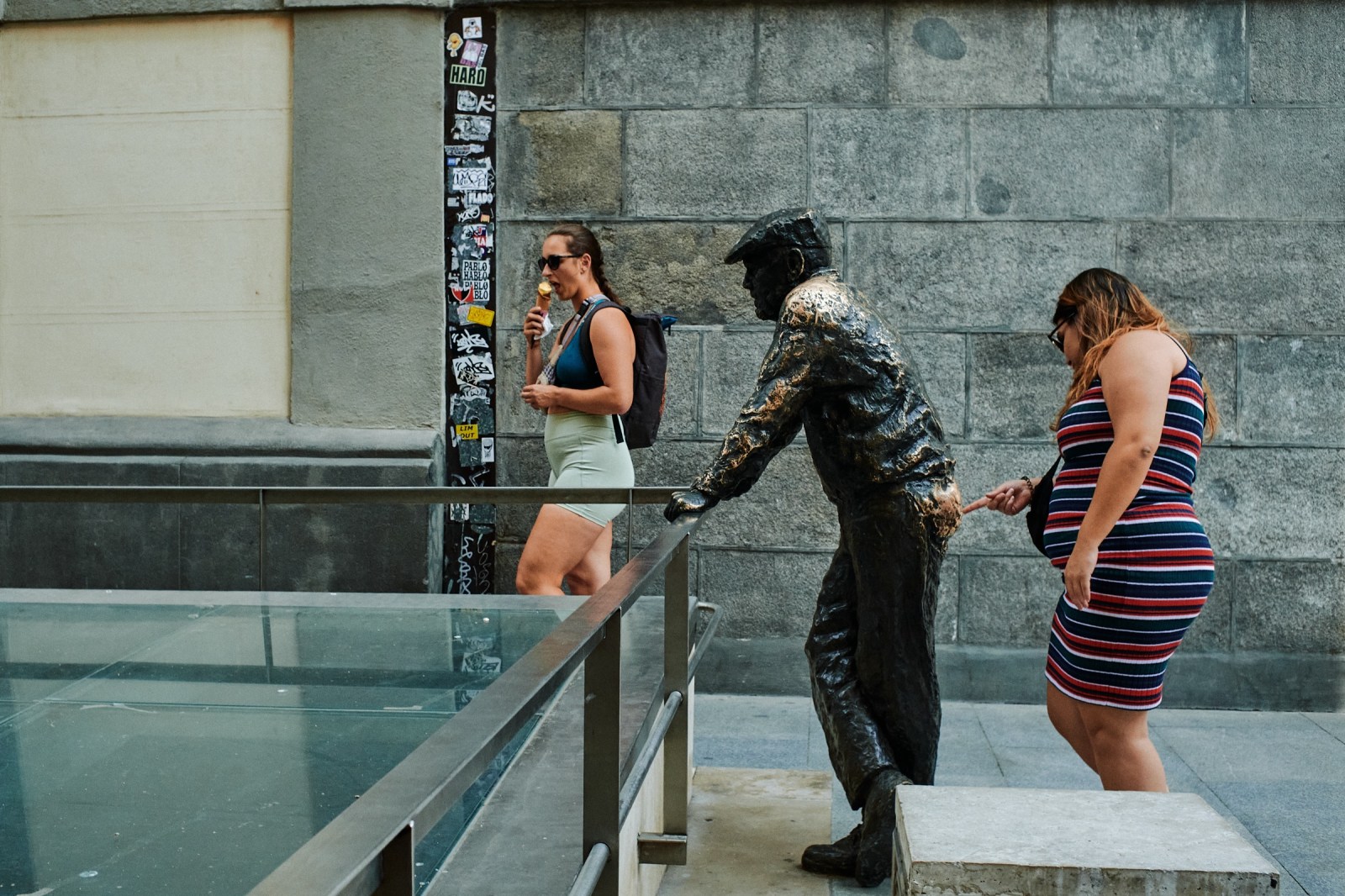 Talleres y cursos de fotografía de calle con Rober Tomas en Madrid http://robertomasfoto.com 