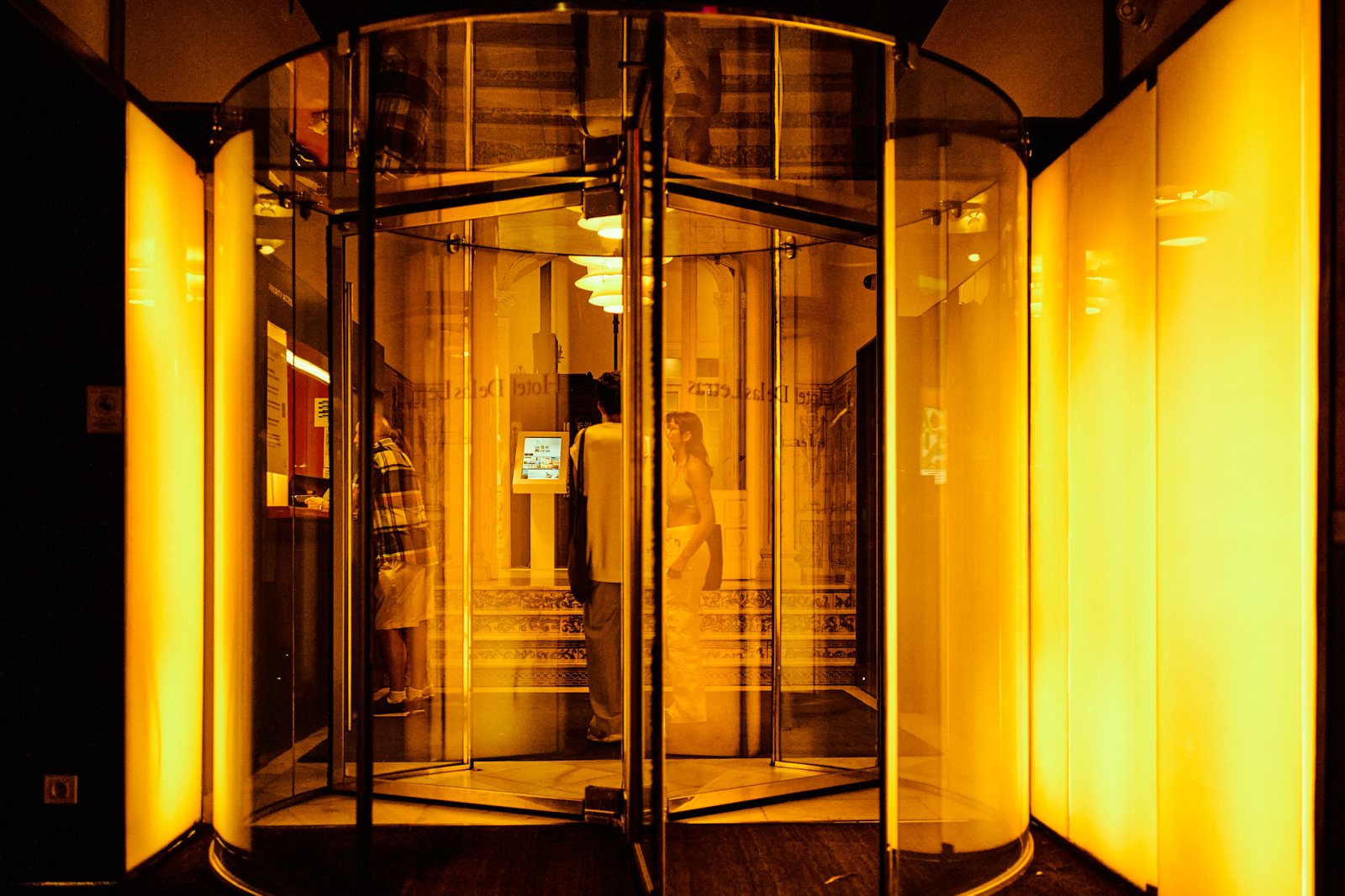 Talleres de Fotografía de Calle en Madrid con Rober Tomas en http://robertomasfoto.com 