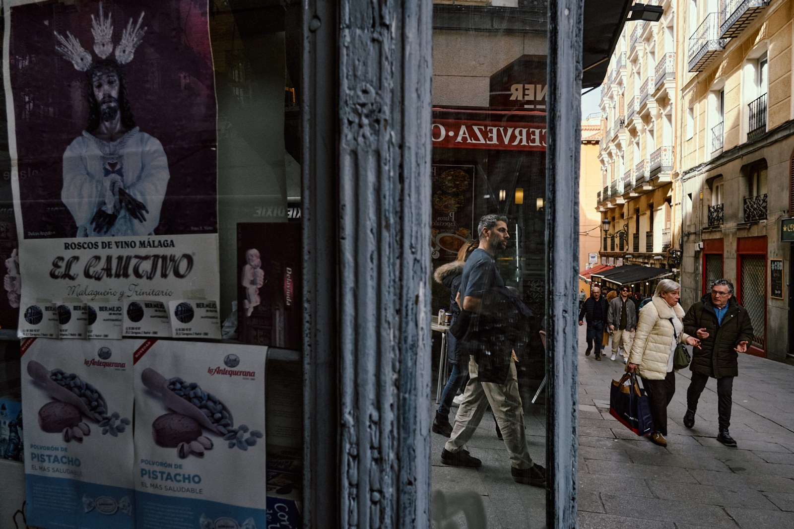 Talleres y cursos de fotografía de calle en Madrid con Rober Tomás en http://robertomasfoto.com 