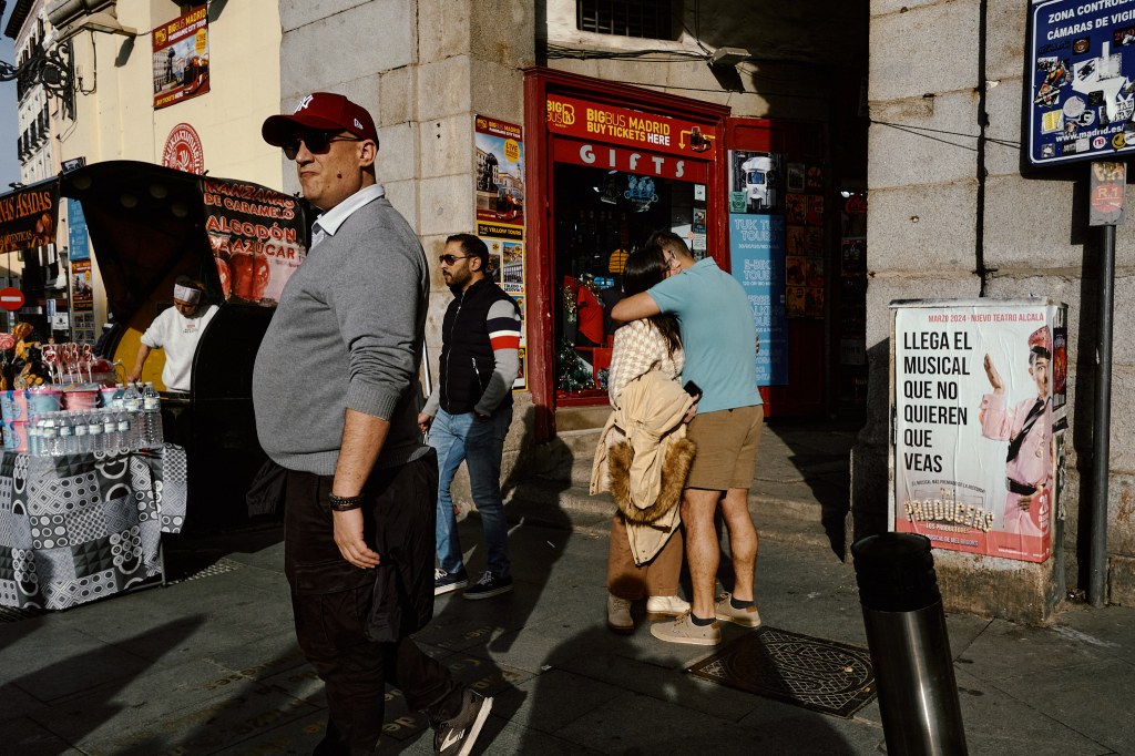 Talleres y cursos de fotografía de calle en Madrid con Rober Tomás en http://robertomasfoto.com