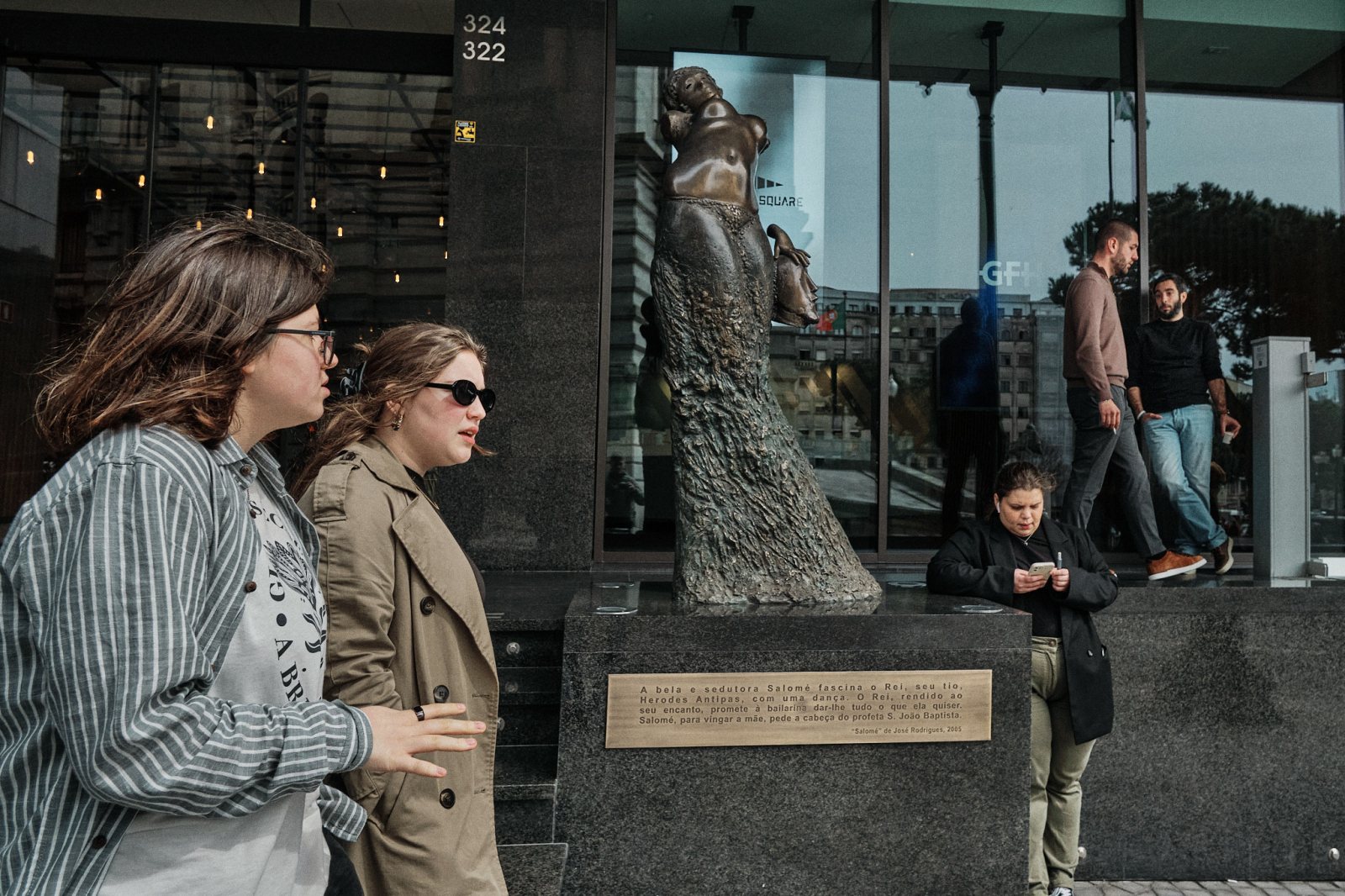 Talleres y cursos de fotografia de calle en Oporto (Portugal) con Rober Tomas en http://robertomasfoto.com 