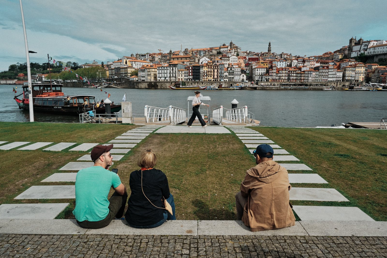 Talleres y cursos de fotografia de calle en Oporto (Portugal) con Rober Tomas en http://robertomasfoto.com 