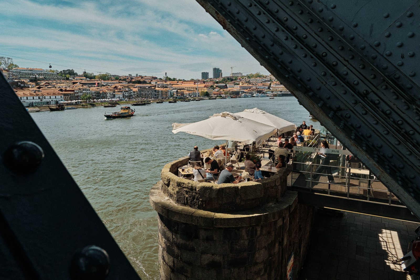 Talleres y cursos de fotografia de calle en Oporto (Portugal) con Rober Tomas en http://robertomasfoto.com 
