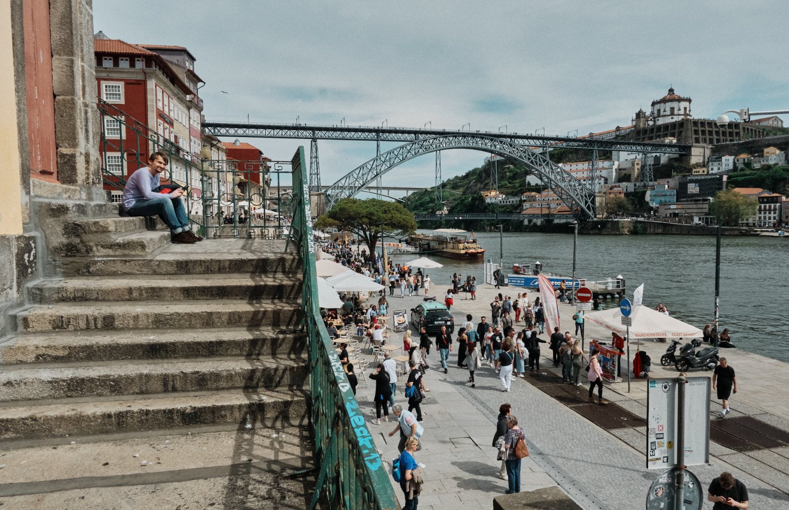Talleres y cursos de fotografia de calle en Oporto (Portugal) con Rober Tomas en http://robertomasfoto.com 