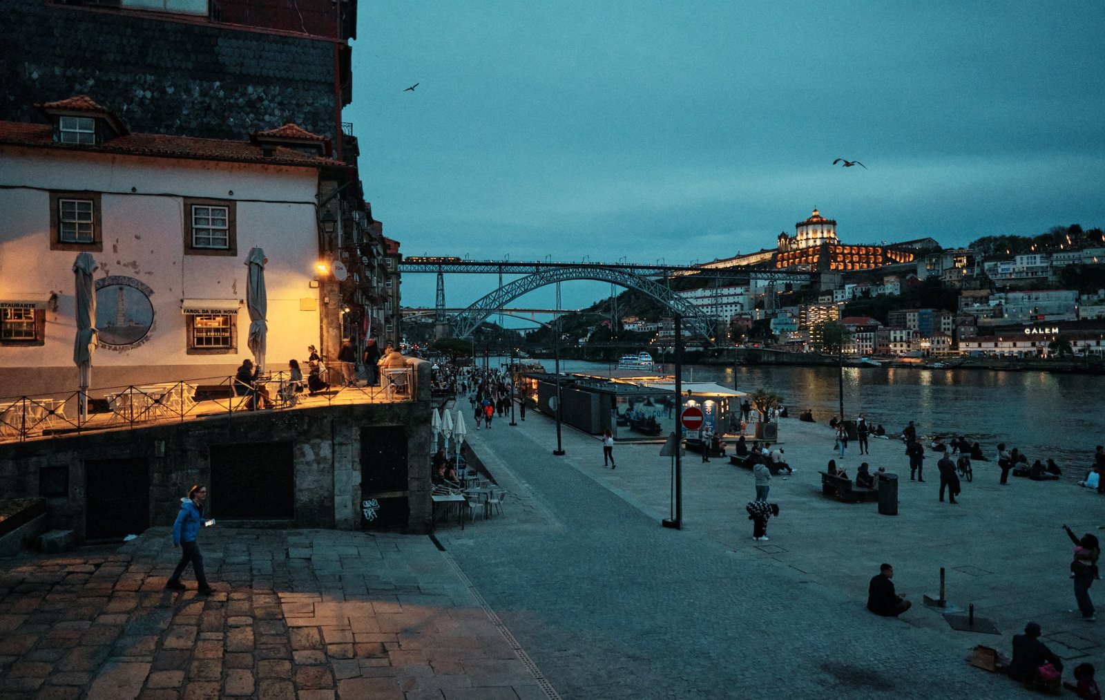 Talleres y cursos de fotografia de calle en Oporto (Portugal) con Rober Tomas en http://robertomasfoto.com 