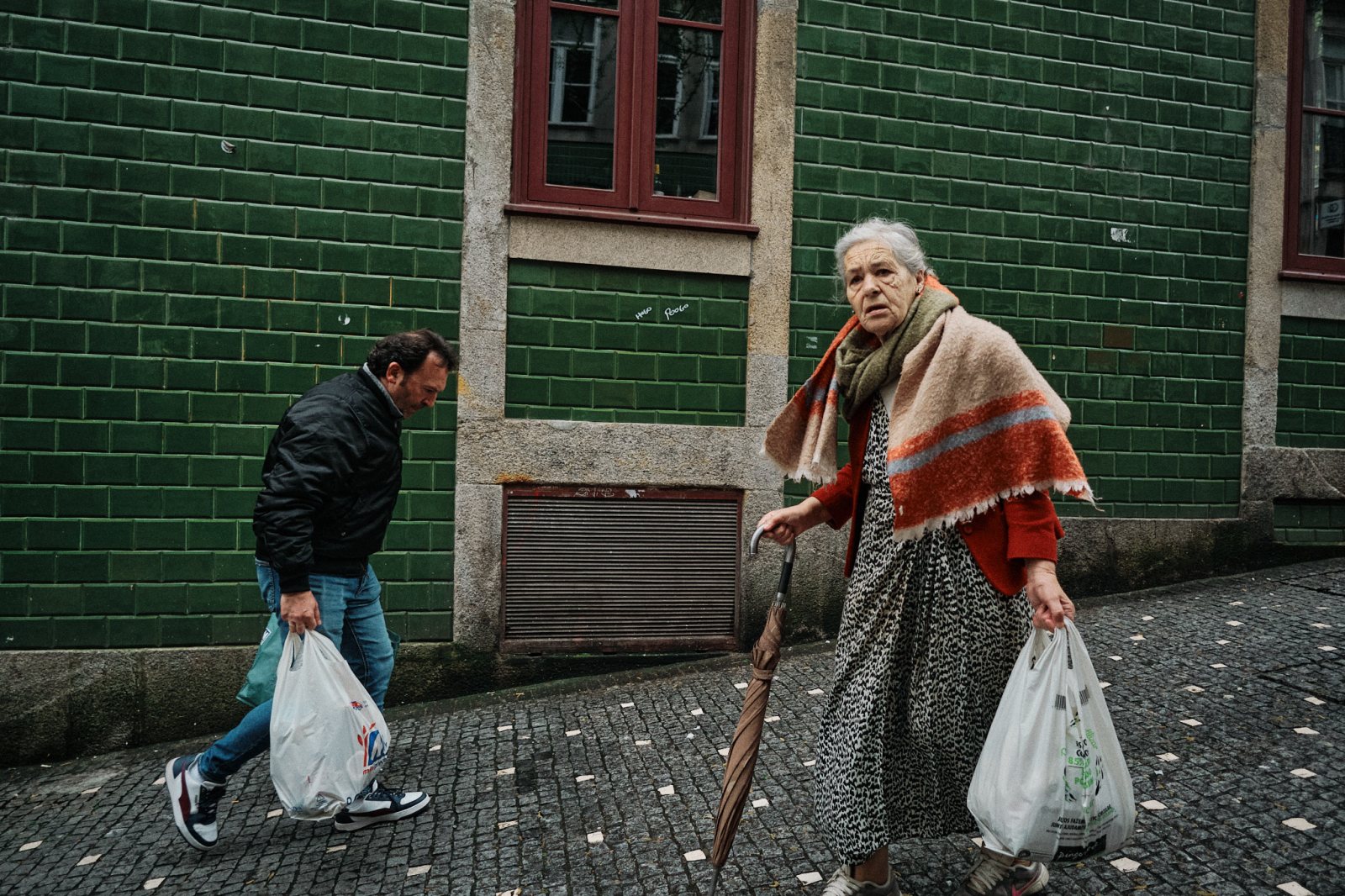Talleres y cursos de fotografia de calle en Oporto (Portugal) con Rober Tomas en http://robertomasfoto.com 