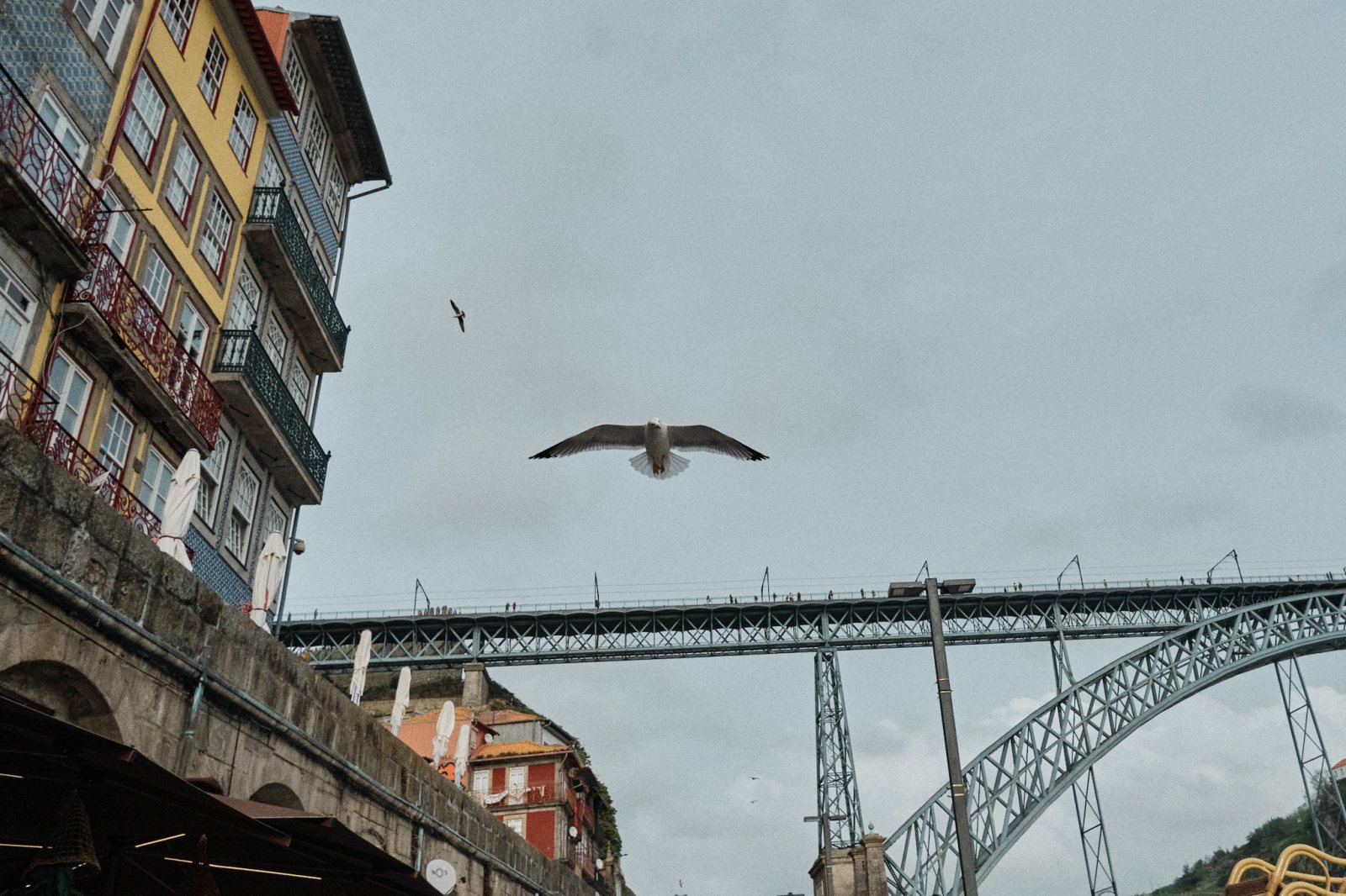 Talleres y cursos de fotografia de calle en Oporto (Portugal) con Rober Tomas en http://robertomasfoto.com 