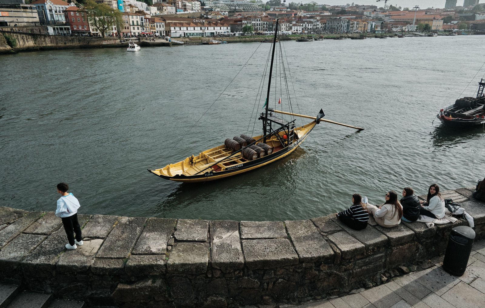 Talleres y cursos de fotografia de calle en Oporto (Portugal) con Rober Tomas en http://robertomasfoto.com 