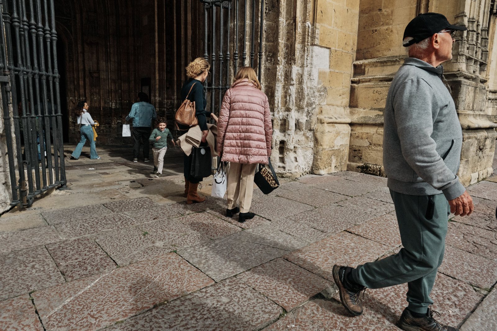 Taller de fotografía de calle con Rober Tomás en Oviedo en http://robertomasfoto.com 