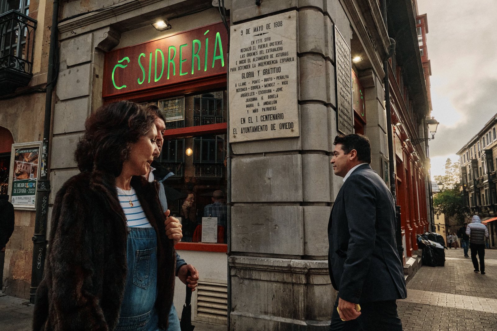 Taller de fotografía de calle con Rober Tomás en Oviedo en http://robertomasfoto.com 