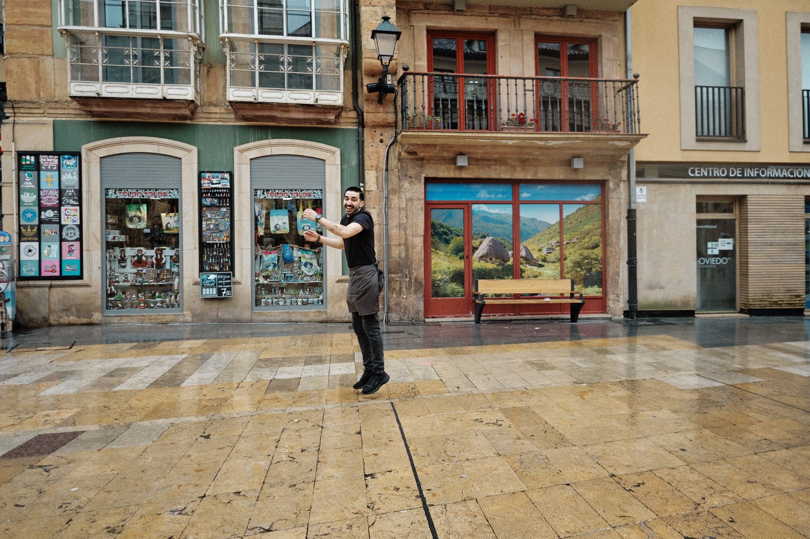 Taller de fotografía de calle con Rober Tomás en Oviedo en http://robertomasfoto.com 