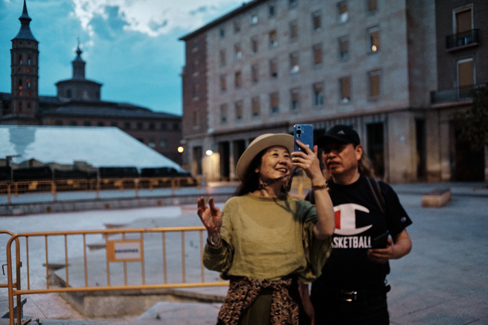 taller de fotografia de calle nocturna en Zaragoza con Rober Tomás en http://robertomasfoto.com 