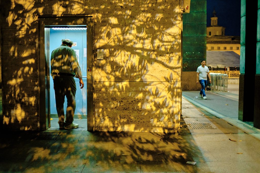 taller de fotografia de calle nocturna en Zaragoza con Rober Tomás en http://robertomasfoto.com