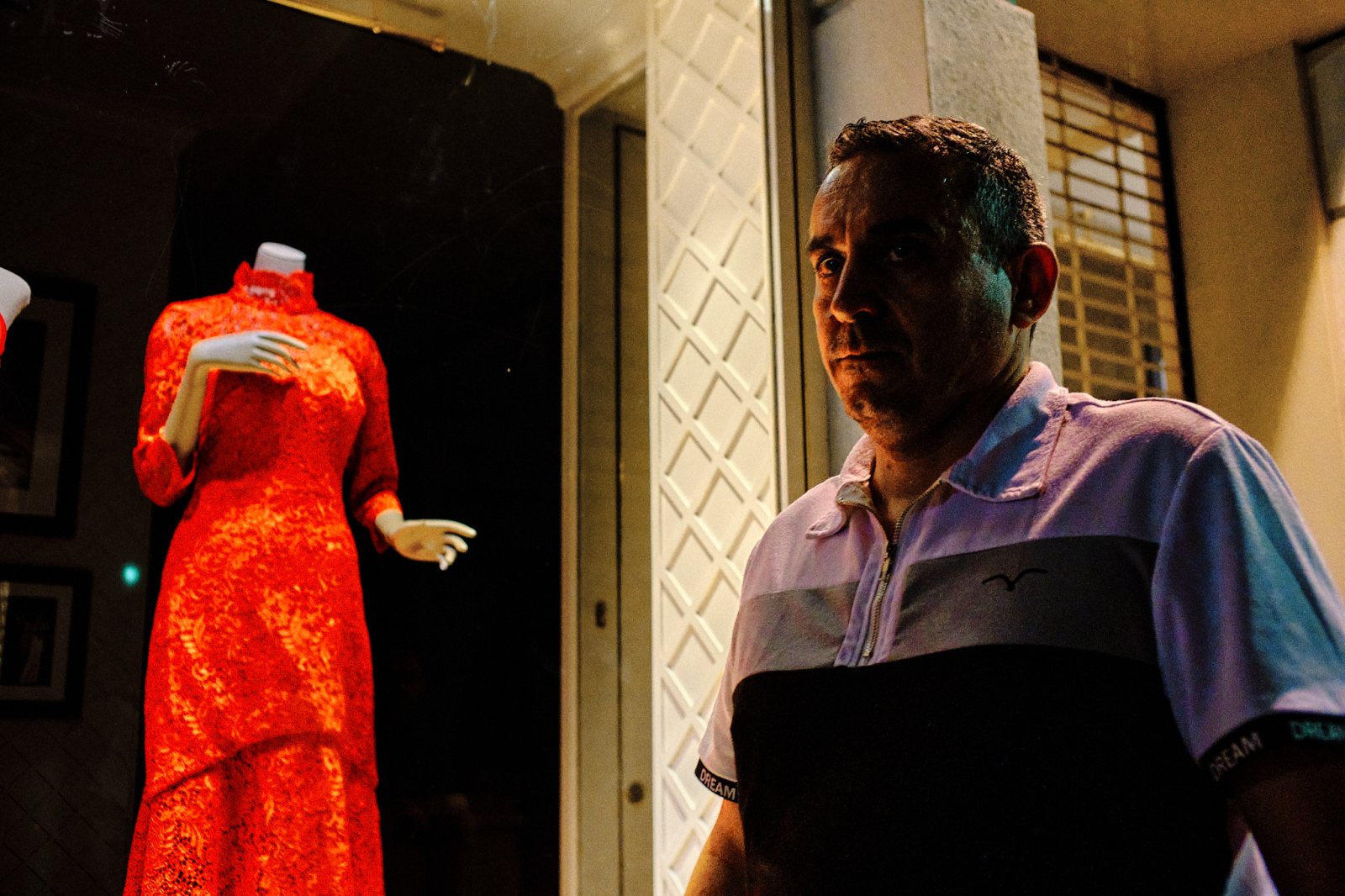 taller de fotografia de calle nocturna en Zaragoza con Rober Tomás en http://robertomasfoto.com 