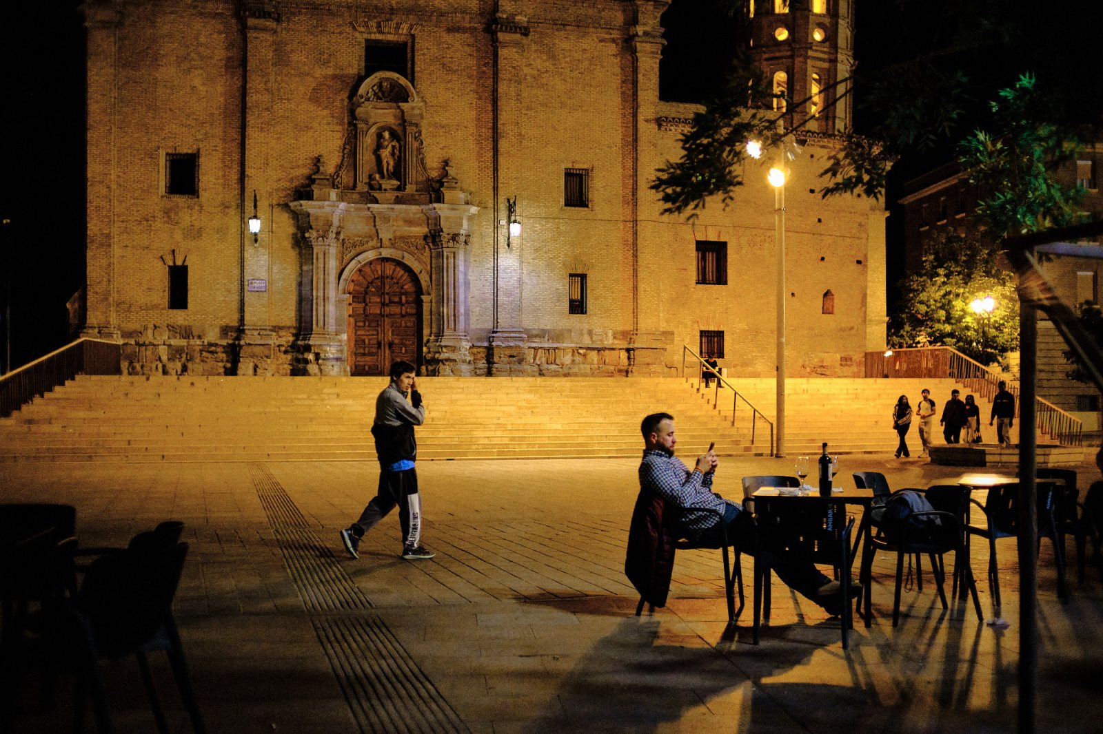 taller de fotografia de calle nocturna en Zaragoza con Rober Tomás en http://robertomasfoto.com 