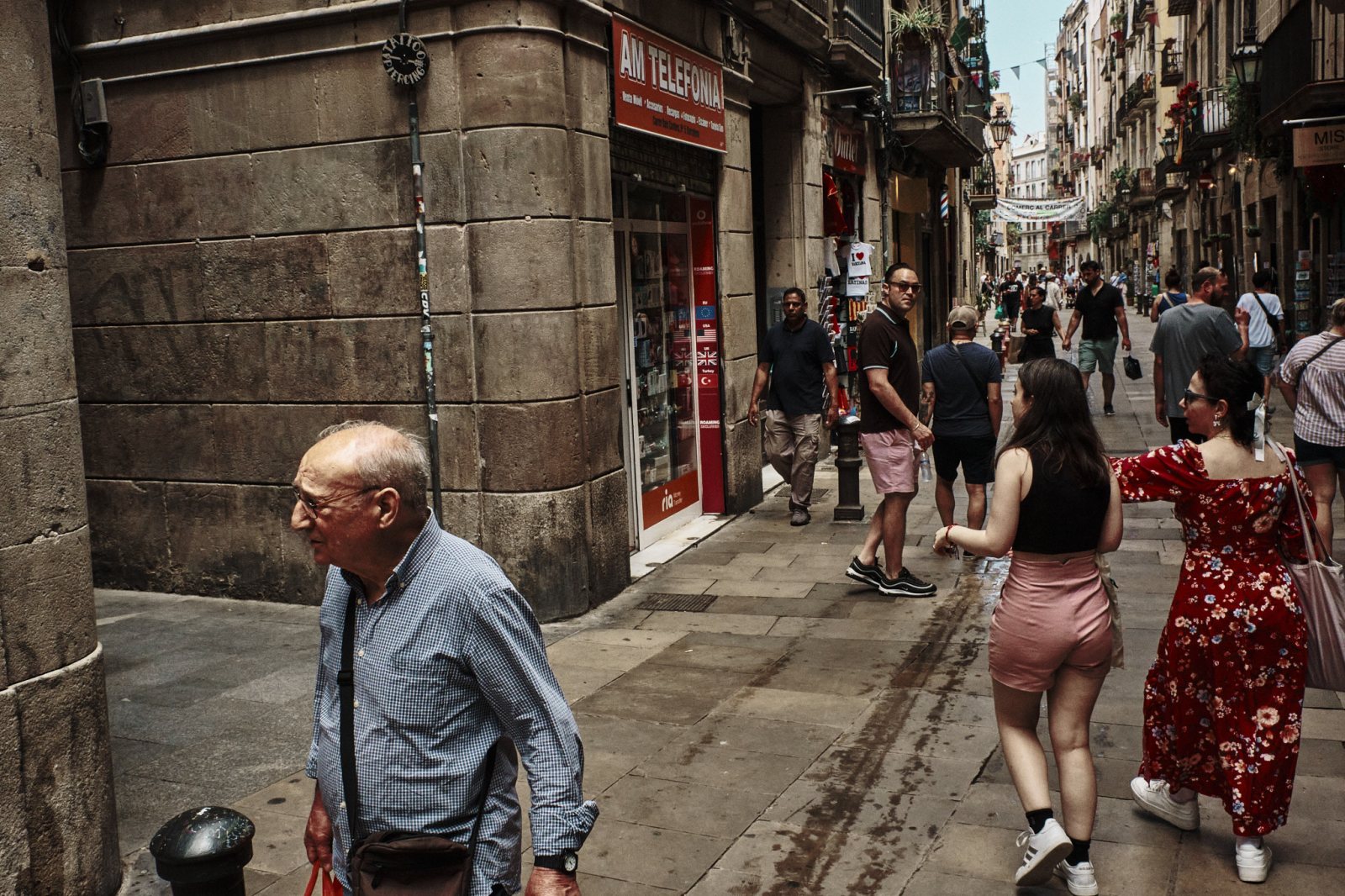 Talleres y cursos de fotografía de calle en Barcelona con Rober Tomas en http://robertomasfoto.com 