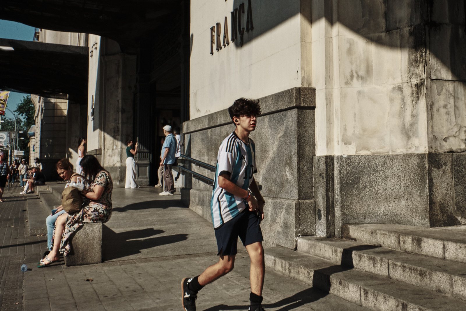 Talleres y cursos de fotografía de calle en Barcelona con Rober Tomas en http://robertomasfoto.com 