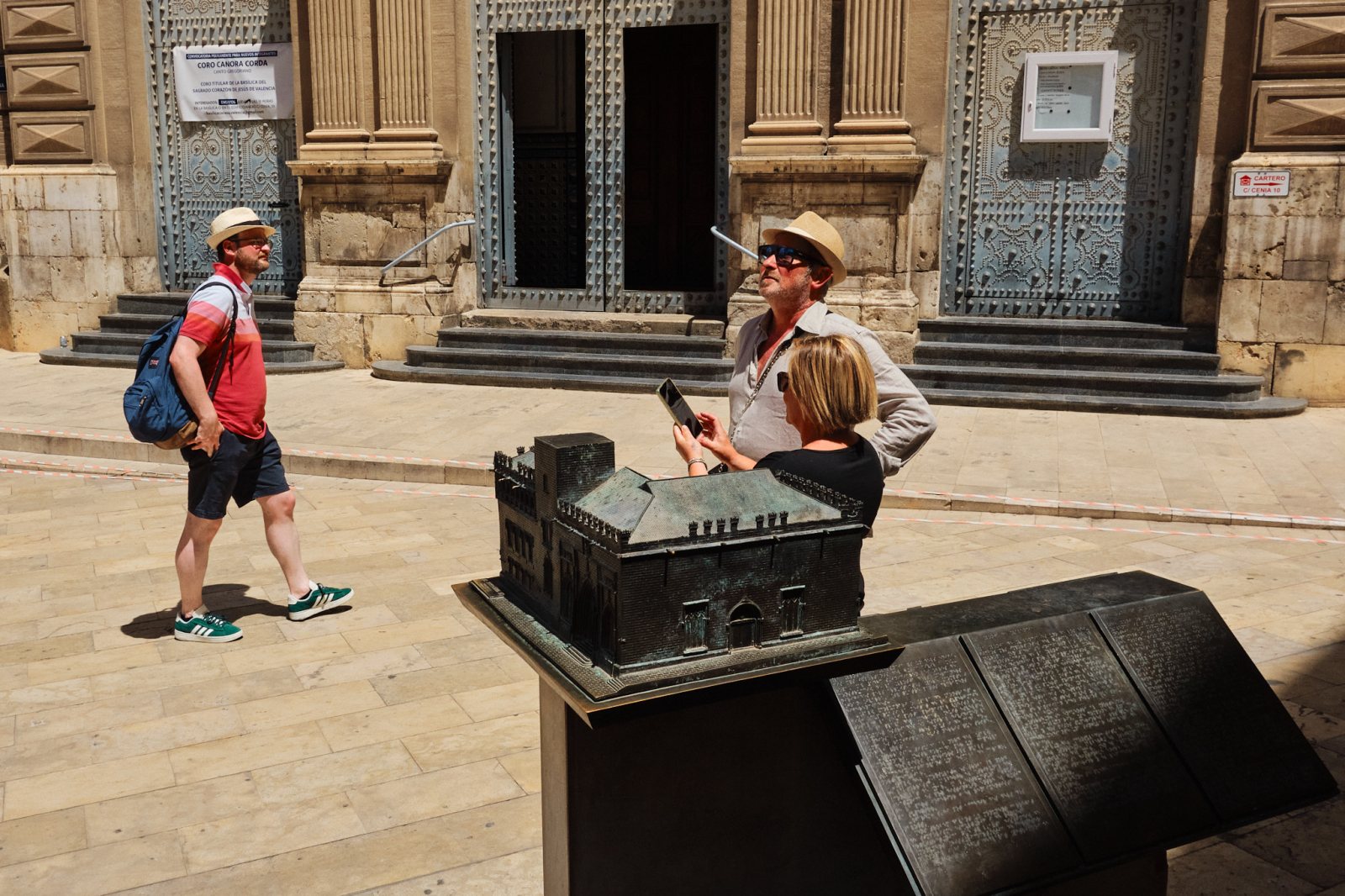 Talleres y cursos de fotografía de calle en Valencia con Rober Tomas en http://robertomasfoto.com 