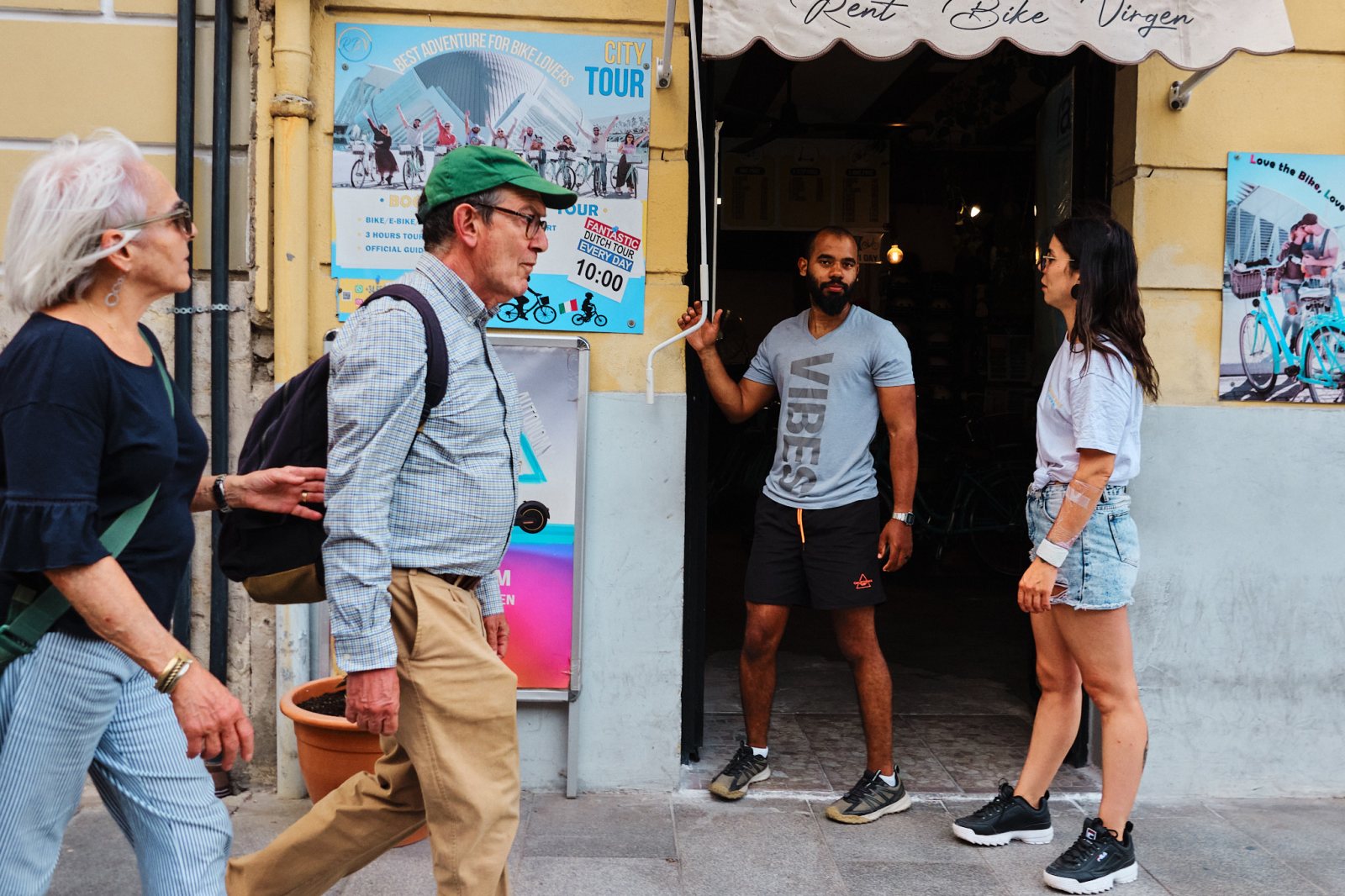 Talleres y cursos de fotografía de calle en Valencia con Rober Tomas en http://robertomasfoto.com 