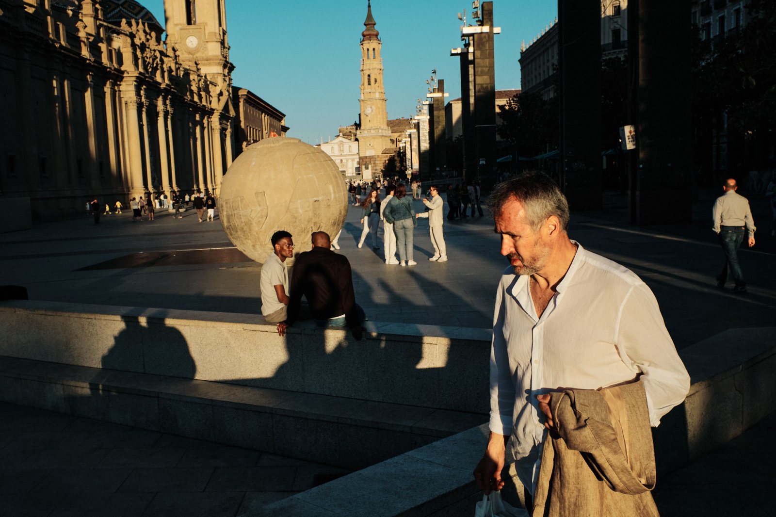 Taller de fotografía de calle nocturna en Zaragoza con Rober Tomas en http://robertomasfoto.com