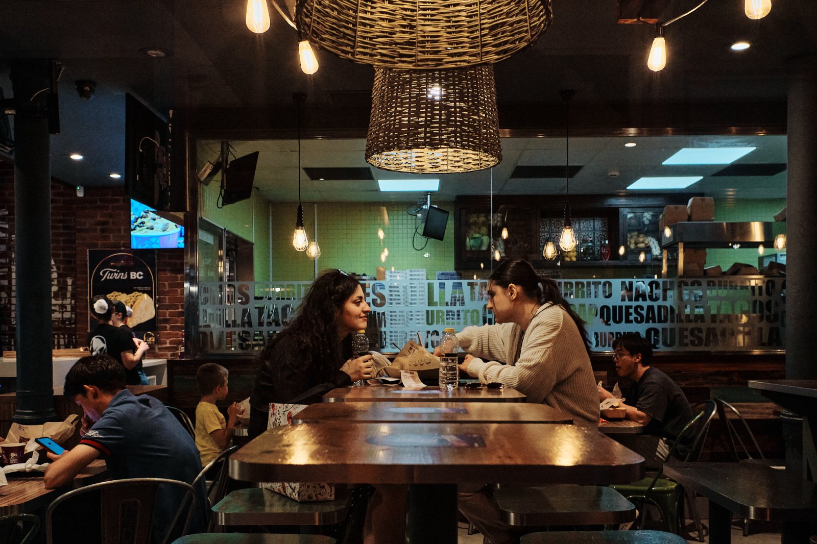 Taller de fotografía de calle nocturna en Zaragoza con Rober Tomas en http://robertomasfoto.com