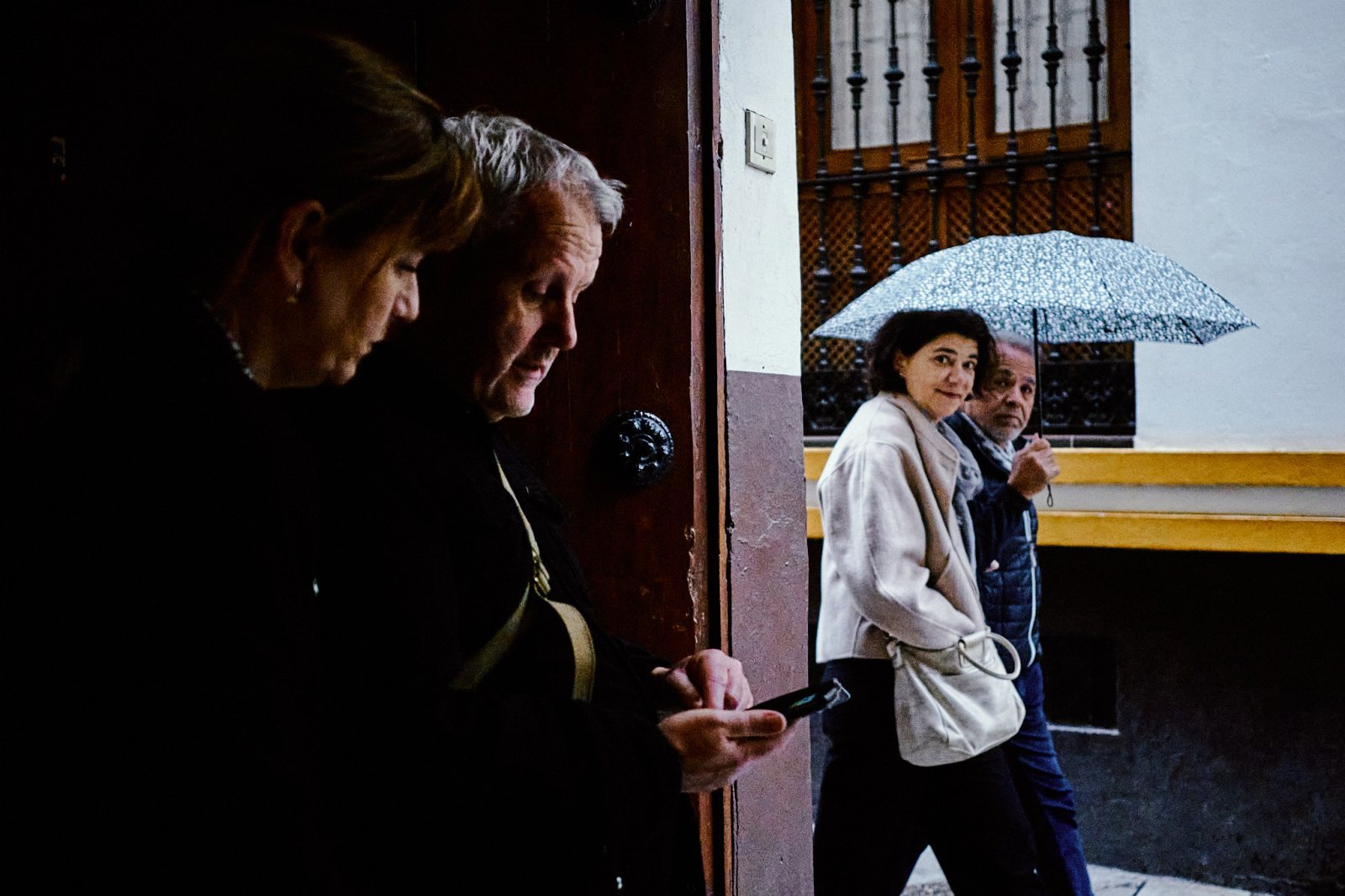 Talleres y cursos de fotografía de calle en Sevilla con Rober Tomas en http://robertomasfoto.com 