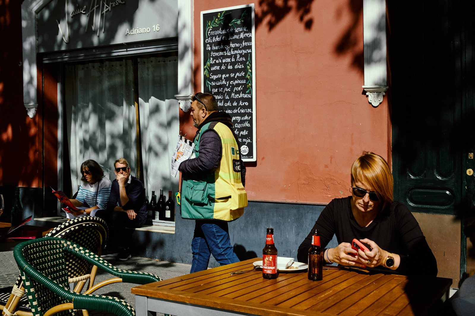 Talleres y cursos de fotografía de calle en Sevilla con Rober Tomas en http://robertomasfoto.com 