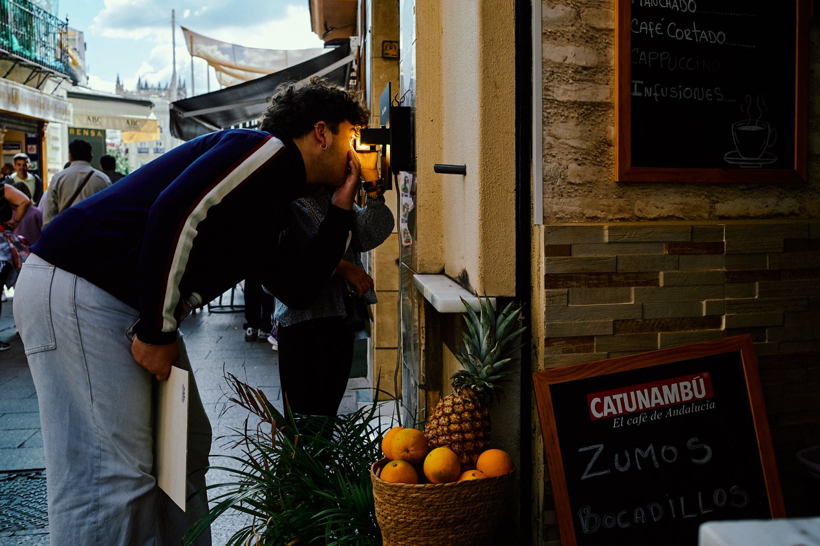 Talleres y cursos de fotografía de calle en Sevilla con Rober Tomas en http://robertomasfoto.com 
